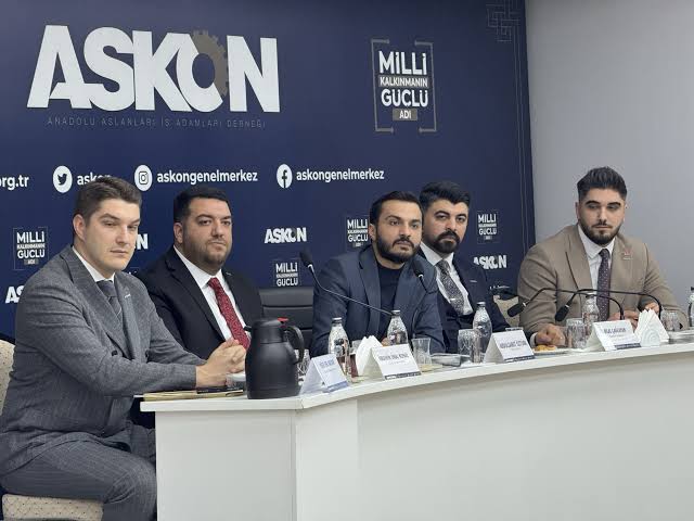 Genç ASKON üyeleri bir arada